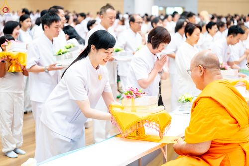 ภาพ No.329099:วันอาทิตย์ที่ 17 พฤษภาคม พ.ศ.2569 พิธีร่วมบุญการศึกษาพระภิกษุสามเณร (หนังสือบาลี นักธรรม ทางก้าวหน้า World-Pec) ณ ห้องแก้วสารพัดนึก 2 วัดพระธรรมกาย