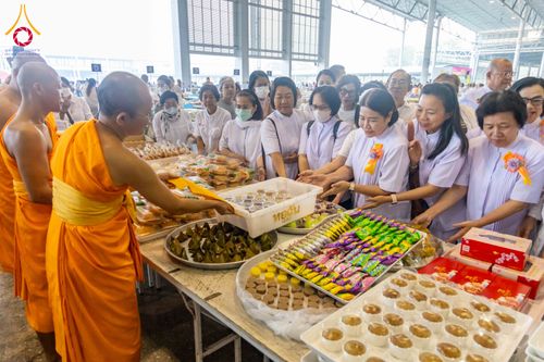 ภาพ No.306979:วันที่ 31 มกราคม พ.ศ. 2569 พิธีถวายภัตตาหารเป็นสังฆทาน แด่พระธรรมยาตรา ณ วัดพระธรรมกาย  จังหวัดปทุมธานี ในโครงการธรรมยาตรา กตัญญูบูชา มหาปูชนียาจารย์ พระมงคลเทพมุนี(สด จนฺทสโร) พระผู้ปราบมาร อนุสรณ์สถาน 7 แห่ง ปีที่ 14