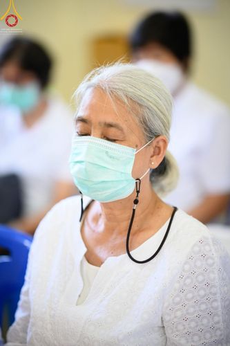 ภาพ No.78352:พิธีถวายสังฆทานแด่คณะสงฆ์ ๓๒๓ วัด พิธีมอบกองทุนหนุนแรงใจช่วยครูใต้และพิธีทำบุญอุทิศส่วนกุศลแด่ผู้วายชนม์ในเหตุการณ์ความไม่สงบ ๔ จังหวัดชายแดนภาคใต้  (ปัตตานี ยะลา นราธิวาส สงขลา) ปีที่ ๑๙ ครั้งที่ ๑๖๑ พิธีมอบกองทุนหนุนแรงใจช่วยครูใต้ (ปีที่ ๑๖ ครั้งที่ ๑