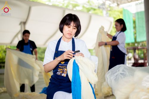ภาพ No.325318:วันที่ 24-25 เมษายน พ.ศ.2569  เจ้าหน้าที่และอาสาสมัครรับบุญเก็บโต๊ะ เก้าอี้ ผ้าระบาย งานถวายมหาสังฆทาน 40,000 กว่าวัดทั่วประเทศ  ณ วิหารคด, สภาธรรมกายสากล วัดพระธรรมกาย