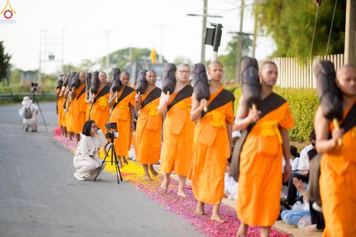 ภาพ No.296274:ภาพเบื้องหลังอาสาสมัครรวมใจ ชุดที่ 2 ในโครงการธรรมยาตรา กตัญญูบูชา มหาปูชนียาจารย์ พระมงคลเทพมุนี(สด จนฺทสโร) พระผู้ปราบมาร อนุสรณ์สถาน 7 แห่ง ปีที่ 14