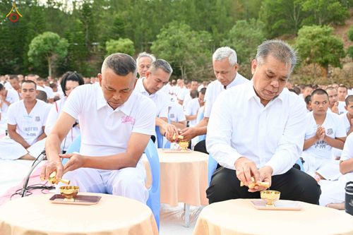 ภาพ No.340992:วันที่ 26 กรกฎาคม พ.ศ. 2569 โครงการพัฒนาคุณธรรม จริยธรรม สำหรับนักเรียนนายสิบตำรวจ (นสต.) รุ่นที่ 17 ศูนย์ฝึกอบรมตำรวจภูธรภาค 1 ได้จัดกิจกรรม ตักบาตรเพื่อน้อมอุทิศถวายเพื่อเป็นพระราชกุศลฯ  และปฏิบัติธรรม ติวธรรมมะ ณ ศูนย์ปฏิบัติธรรมเวิล์ดพีช วัลเล่ย์ (Wo