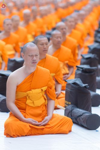 ภาพ No.288401:วันที่ 4 มกราคม พ.ศ. 2569 พระธรรมยาตราปฏิบัติธรรม และถ่ายภาพหมู่ประวัติศาสตร์ ในโครงการธรรมยาตรา กตัญญูบูชา มหาปูชนียาจารย์ พระมงคลเทพมุนี(สด จนฺทสโร) พระผู้ปราบมาร อนุสรณ์สถาน 7 แห่ง ปีที่ 14 ณ อนุสรณ์สถานมหาวิหารพระมงคลเทพมุนี (โลตัสแลนด์) อ.สองพี่น้อง