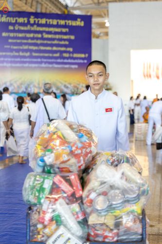 ภาพ No.311375:วันอาทิตย์ต้นเดือนที่ 1 มีนาคม พ.ศ.2569 พิธีตักบาตร และ พิธีบูชาข้าวพระ ณ สภาธรรมกายสากล วัดพระธรรมกาย