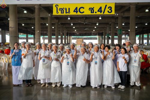 ภาพ No.323912:วันที่ 22 เมษายน พ.ศ.2569 (วันคุ้มครองโลก) งานถวายมหาสังฆทาน 40,000 กว่าวัดทั่วประเทศ บรรยากาศพระสังฆาธิการและสาธุชน  เดินทางเข้าวัดพระธรรมกาย และพักค้าง ตั้งแต่ ตอนเย็นวันที่ 21  ถึงเช้าวันที่ 22