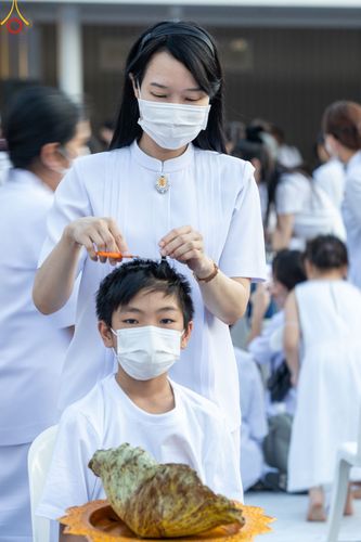 ภาพ No.78452:พิธีตัดปอยผม โครงการหน่อแก้วเปรียญธรรมรุ่นที่ 11  วันที่ 26 มีนาคม พ.ศ.2566  ณ หมู่กุฏิสามเณร อาคารค่ายจองแชมป์ วัดพระธรรมกาย