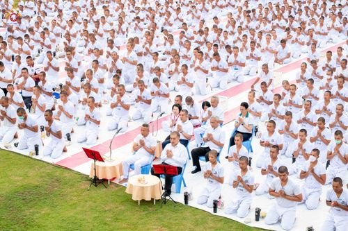 ภาพ No.340959:วันที่ 26 กรกฎาคม พ.ศ. 2569 โครงการพัฒนาคุณธรรม จริยธรรม สำหรับนักเรียนนายสิบตำรวจ (นสต.) รุ่นที่ 17 ศูนย์ฝึกอบรมตำรวจภูธรภาค 1 ได้จัดกิจกรรม ตักบาตรเพื่อน้อมอุทิศถวายเพื่อเป็นพระราชกุศลฯ  และปฏิบัติธรรม ติวธรรมมะ ณ ศูนย์ปฏิบัติธรรมเวิล์ดพีช วัลเล่ย์ (Wo