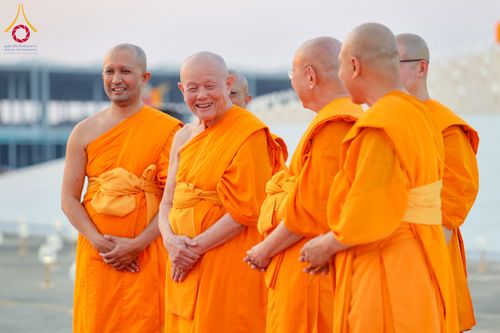 ภาพ No.307183:วันที่ 31 มกราคม พ.ศ. 2569  พิธีจุดประทีปธรรมถวายเป็นพุทธบูชา  และบูชาธรรมมหาปูชนียาจารย์ (ภาพชุดที่ 1) ณ วัดพระธรรมกาย ปทุมธานี ในโครงการธรรมยาตรา กตัญญูบูชา มหาปูชนียาจารย์ พระมงคลเทพมุนี(สด จนฺทสโร) พระผู้ปราบมาร อนุสรณ์สถาน 7 แห่ง ปีที่ 14