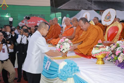 ภาพ No.311166:วันเสาร์ที่ 28 กุมภาพันธ์ พ.ศ. 2569 พิธีตักบาตรพระมหากุศล 11,250 รูป เฉลิมฉลอง 1,250 ปีศรีธรรมราชเจดีย์ สู่มรดกโลก ณ ถนนราชดำเนิน บริเวณหน้าวัดพระมหาธาตุวรมหาวิหาร อ.เมือง จ.นครศรีธรรมราช