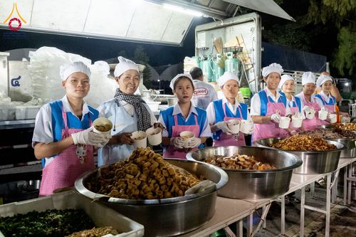 ภาพ No.289457:วันที่ 7 มกราคม พ.ศ. 2569 พิธีถวายภัตตาหารเป็นสังฆทาน แด่พระธรรมยาตรา ในโครงการธรรมยาตรา กตัญญูบูชา มหาปูชนียาจารย์ พระมงคลเทพมุนี(สด จนฺทสโร) พระผู้ปราบมาร อนุสรณ์สถาน 7 แห่ง ปีที่ 14 ณ อนุสรณ์สถานมหาวิหารพระมงคลเทพมุนี (โลตัสแลนด์) อ.สองพี่น้อง จ.สุพรร