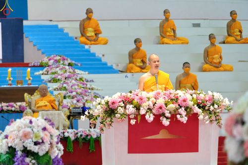 ภาพ No.85253:พิธีมุทิตาสักการะพระภิกษุ ผู้สอบได้เปรียญธรรม ๙ ประโยคระดับโลก, พิธีมอบโล่เกียรติยศและทุนการศึกษา สำนักเรียนบาลีดีเด่นทั่วประเทศ ในวันสมาธิโลก อาทิตย์ที่ 6 สิงหาคม พ.ศ. 2566 ณ สภาธรรมกายสากล วัดพระธรรมกาย