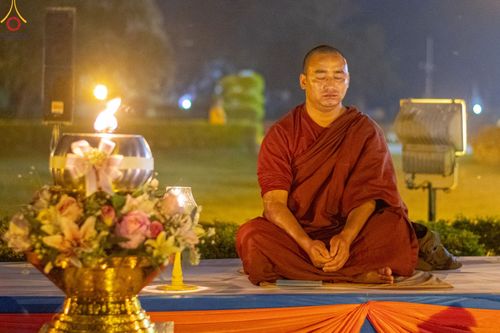 ภาพ No.78210:พิธีจุดประทีปและเวียนประทักษิณถวายเป็นพุทธบูชา ในโครงการบรรพชาสามเณรหมู่ ณ ลุมพินีวัน ประเทศเนปาล  วันที่ 16 มีนาคม พ.ศ. 2566