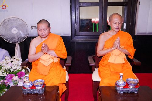 ภาพ No.78590:พิธีต้อนรับสัญญาบัตร พัดยศ ผ้าไตรและถวายมุทิตาสักการะฯ พระครูสิทธิรัตนวิเทศ และ พระครูวิเทศสันติคุณ วันอังคารที่ 28 มีนาคม พ.ศ. 2566 ณ อุโบสถวัดพระธรรมกาย