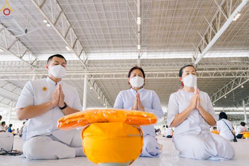 ภาพ No.79359:พิธีขอขมา มอบบาตรและผ้าไตร ในโครงการบรรพชาสามเณรฟื้นฟูพระพุทธศาสนาทั่วไทย โครงการอบรมยุวธรรมทายาท มัชฌิมธรรมทายาท และธรรมทายาทรุ่นอุดมศึกษา ณ สภาธรรมกายสากล วัดพระธรรมกาย วันเสาร์ที่ 1 เมษายน พ.ศ. 2566