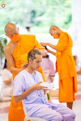 ภาพ No.83586:พิธีตัดปอยผมและปลงผม ในโครงการบรรพชาอุปสมบทหมู่ ธรรมทายาทรุ่นเข้าพรรษา ณ วัดพระธรรมกาย วันอาทิตย์ที่ 16 กรกฎาคม พ.ศ.2566