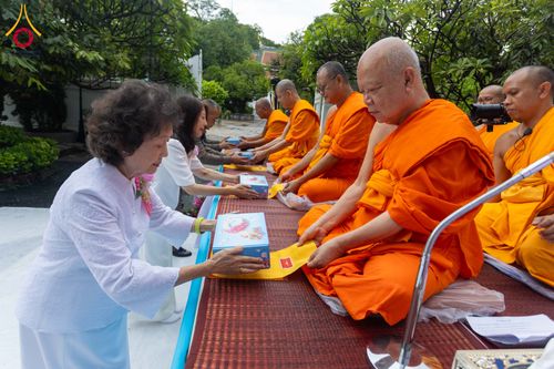 ภาพ No.351473:วันที่ 22 กันยายน พ.ศ. 2569  พิธีตักบาตรสามเณรธรรมทายาท โครงการบรรพชาพัฒนาคุณธรรม จริยธรรม  สำหรับนักเรียนนายสิบตำรวจ (นสต.) รุ่นที่ 16 ศูนย์ฝึกอบรมตำรวจภูธรภาค 1  ณ วัดพระพุทธบาทราชวรมหาวิหาร