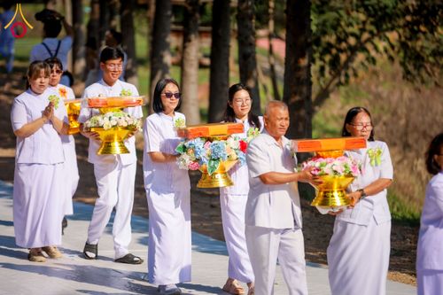 ภาพ No.285719:วันพุธที่ 10 ธันวาคม พ.ศ.2568  พิธีตอกเสาเข็มมงคลต้นสุดท้าย รองรับองค์พระเจดีย์เพื่อสร้างสันติภาพโลก ณ ศูนย์ปฏิบัติธรรมและศูนย์อบรมเยาวชน ชัยนาท