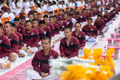 ภาพ No.351459:วันที่ 22 กันยายน พ.ศ. 2569  พิธีตักบาตรสามเณรธรรมทายาท โครงการบรรพชาพัฒนาคุณธรรม จริยธรรม  สำหรับนักเรียนนายสิบตำรวจ (นสต.) รุ่นที่ 16 ศูนย์ฝึกอบรมตำรวจภูธรภาค 1  ณ วัดพระพุทธบาทราชวรมหาวิหาร