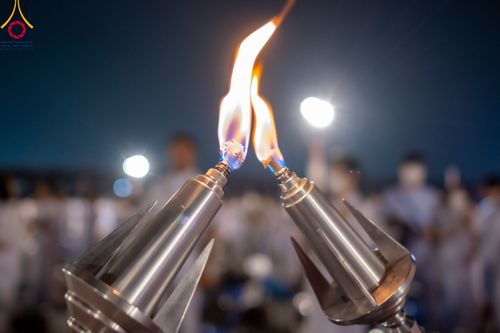 ภาพ No.90311:พิธีจุดประทีป 20,000 ดวง บูชาพระมหาธรรมกายเจดีย์ และบูชาพระมงคลเทพมุนี(สด จนฺทสโร) พระผู้ปราบมาร วันอังคารที่ 10 ตุลาคม พ.ศ. 2566 ณ ลานธรรมพระมหาธรรมกายเจดีย์ วัดพระธรรมกาย จ.ปทุมธานี