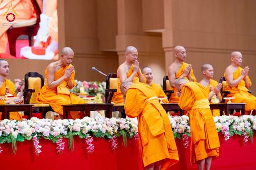 ภาพ No.272991:วันอาทิตย์ที่ 23 พฤศจิกายน พ.ศ.2568 พิธีมุทิตาสักการะ พระมหาเถระและพระเถระ ประจำปีพุทธศักราช 2568 ณ ห้องแก้วสารพัดนึก 2 สภาธรรมกายสากล  วัดพระธรรมกาย