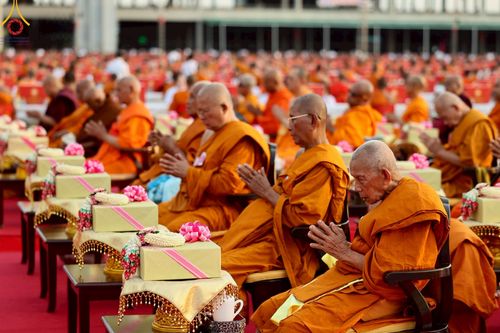 ภาพ No.221680:วันอังคารที่ 22 เมษายน พ.ศ. 2568 ภาพพิธีถวายมหาสังฆทานคณะสงฆ์ 40,000 กว่าวัดทั่วประเทศ เนื่องในวันคุ้มครองโลก ชุดที่ 2 (ปลื้มให้สมการรอคอย) ณ ลานธรรมพระมหาธรรมกายเจดีย์ วัดพระธรรมกาย