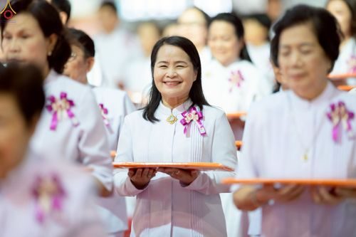 ภาพ No.240814:วันพุธที่ 27 สิงหาคม พ.ศ. 2568 พิธีทอดผ้าป่าเพื่อสร้างอาคาร  82 ปี หลวงพ่อธัมมชโย สมทบกฐินวัดพระธรรมกาย และกฐิน 30,000 วัดทั่วประเทศ ครั้งที่ 1