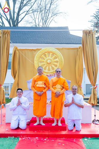 ภาพ No.62498:คณะศิษยานุศิษย์รวมใจสถาปนาและสมโภช ธรรมจักร เพื่ออัญเชิญประดิษฐาน ณ ยอดอุโบสถ 80 ปี หลวงพ่อธัมมชโย วัดพระธรรมกายนิวเจอร์ซี ประเทศสหรัฐอเมริกา  วันอาทิตย์ที่ 7 เมษายน พ.ศ. 2567