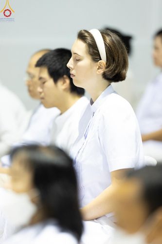 ภาพ No.143514:พิธีตักบาตร ข้าวสารอาหารแห้ง ณ บ้านแก้วเรือนทองคุณยายฯ และ พิธีบูชาข้าวพระ  ณ สภาธรรมกายสากล วัดพระธรรมกาย วันอาทิตย์ที่ 7 กรกฎาคม พ.ศ. 2567