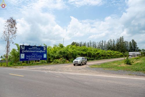 ภาพ No.235518:วันที่ 30-31 กรกฎาคม พ.ศ. 2568 วัดพระธรรมกาย มูลนิธิธรรมกาย ร่วมกับศูนย์ส่งเสริมศีลธรรมจังหวัดสุรินทร์ เปิดศูนย์พักพิงชั่วคราวเพื่อช่วยเหลือประชาชน ผู้อพยพจากเหตุปะทะกันตามแนวชายแดน ไทย-กัมพูชา ตั้งแต่วันที่ 24 กรกฎาคม พ.ศ.2568 เป็นต้นไป