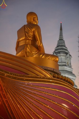 ภาพ No.201690:พิธีจุดประทีปถวายเป็นพุทธบูชา และบูชาธรรมมหาปูชนียาจารย์ ณ อาคารธรรมยาตรา กตัญญูบูชามหาปูชนียาจารย์ ตรงข้ามวัดปากน้ำภาษีเจริญ จ.กรุงเทพมหานคร ในโครงการธรรมยาตรา กตัญญูบูชา มหาปูชนียาจารย์ พระมงคลเทพมุนี(สด จนฺทสโร) พระผู้ปราบมาร อนุสรณ์สถาน 7 แห่ง