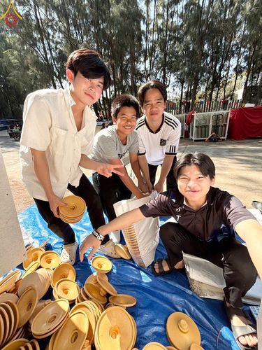 ภาพ No.198842:V.50 สารพัดV สารพัดดี ที่ธรรมยาตรา ในโครงการธรรมยาตรา กตัญญูบูชา มหาปูชนียาจารย์ พระมงคลเทพมุนี(สด จนฺทสโร) พระผู้ปราบมาร อนุสรณ์สถาน 7 แห่ง ปีที่ 13 ระหว่างวันที่ 2-31 มกราคม พ.ศ. 2568