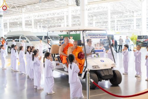 ภาพ No.147173:พิธีมุทิตาสักการะพระภิกษุ ผู้สอบได้เปรียญธรรม 9 ประโยคระดับโลกปีที่ 36, พิธีมอบโล่เกียรติยศและทุนการศึกษา สำนักเรียนบาลีดีเด่นทั่วประเทศ, พิธีถวายมหาสังฆทานคณะสงฆ์ 2,000 กว่าวัด ทั่วประเทศ ปีที่ 24, พิธีถวายไทยธรรมคณะสงฆ์ 323 วัด 4 จังหวัดชายแดนภาคใต้