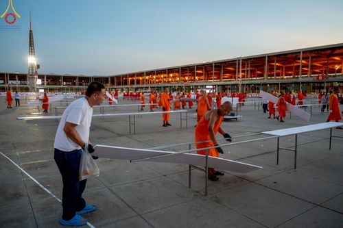 ภาพ No.219194:วันที่ 19-21 เมษายน พ.ศ. 2568 การเตรียมงานในลานธรรม , วิหารคด เพื่องานวันคุ้มครองโลก 22 เมษายน พ.ศ. 2568