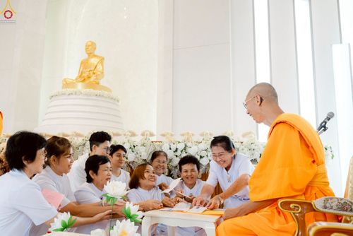 ภาพ No.239513:วันอาทิตย์ที่ 17 สิงหาคม พ.ศ. 2568 พิธีกดปุ่มอัญเชิญรูปเหมือน พระมงคลเทพมุนี (สด จันทสโร)  ณ มหาวิหารแก้วพระมงคลเทพมุนี  ศูนย์ปฏิบัติธรรมแก้วเมืองเลย