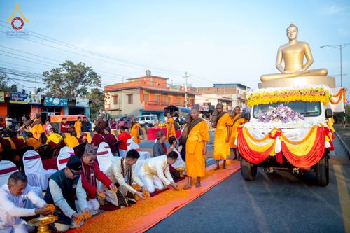 ภาพ No.213020:วันที่ 14 - 15 มีนาคม พ.ศ. 2568 คณะสงฆ์และสามเณรเดินธรรมยาตรา ในโครงการบวชสามเณรเนปาล 500 รูป ไปยังสถานที่รอบมายาเทวีและลุมพินีเกรด ณ ลุมพินี ประเทศเนปาล