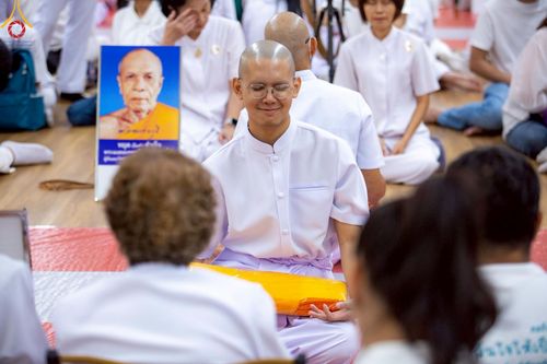 ภาพ No.217069:วันเสาร์ที่ 12 เมษายน พ.ศ. 2568 พิธีเวียนประทักษิณรอบพระมหาธรรมกายเจดีย์  พิธีวันทาเจดีย์ พิธีขอขมาและมอบผ้าไตร ในโครงการอุปสมบทหมู่ บูชาธรรมหลวงพ่อธัมมชโย, โครงการธรรมทายาท ระดับอุดมศึกษา รุ่นที่ 52 ,  โครงการบวชพระนานาชาติ AEC & WAB CEO รุ่นที่ 4 , ณ ว