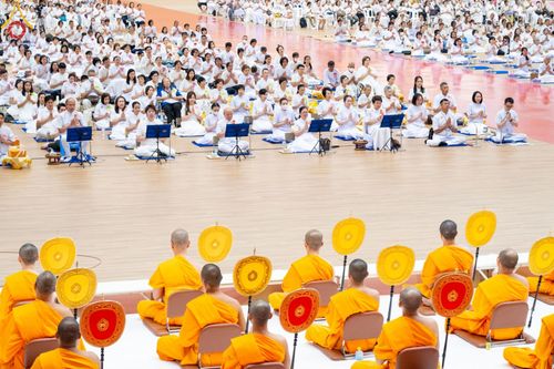 ภาพ No.153316:พิธีมุทิตาสักการะ พระภิกษุ-สามเณร ผู้สอบไล่ได้เปรียญธรรม ประโยค 1-2 ถึงประโยค ป.ธ.9 และบาลีศึกษา ประโยค1-2 ถึง บ.ศ.9 , พิธีมอบดวงแก้วสามเณรผู้ทรงบาลีไวยากรณ์ วัดพระธรรมกาย และ ศูนย์ส่งเสริมศีลธรรมในประเทศและต่างประเทศ วันอาทิตย์ที่ 8 กันยายน พ.ศ.2567