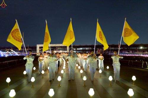 ภาพ No.224082:วันวิสาขบูชา วันอาทิตย์ที่ 11 พฤษภาคม พ.ศ. 2568 พิธีจุดวิสาขประทีป ,  พิธีเวียนประทักษิณรอบพระมหาธรรมกายเจดีย์ , พิธีฉลองชัยสวดมนต์บทธัมมจักกัปปวัตตนสูตร ครบ 7,357,000,000 จบ ณ มหารัตนวิหารคด วัดพระธรรมกาย