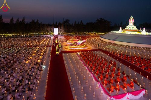 ภาพ No.109694:พิธีจุดประทีปถวายเป็นพุทธบูชา และบูชาธรรมมหาปูชนียาจารย์ วันที่ 10 มกราคม พ.ศ. 2567 ณ อนุสรณ์สถานคลองบางนางแท่น อ.สามพราน จ.นครปฐม