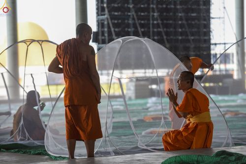 ภาพ No.225176:วันที่ 20 - 27 เมษายน พ.ศ. 2568 "ภาพแห่งความปลื้มที่ไม่มีวันจบ" คณะสงฆ์สามเณร เจ้าหน้าที่ และสาธุชน ร่วมแรงร่วมใจกันเตรียมงานและเก็บงาน เพื่อวันคุ้มครองโลก พิธีถวายมหาสังฆทานคณะสงฆ์ 40,000 กว่าวัดทั่วประเทศ