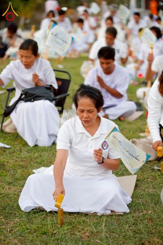 ภาพ No.275205:วันอาทิตย์ที่ 30 พฤศจิกายน พ.ศ. 2568 พิธีตอกเสาเข็ม "สร้างองค์พระเจดีย์เพื่อสร้างสันติภาพโลก" ต้นสุดท้าย ณ ศูนย์ปฏิบัติธรรมระยอง (บ้านช่องลม)