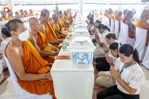 ภาพ No.230275:วันเสาร์ที่ 28 มิถุนายน พ.ศ. 2568 พิธีถวายสังฆทาน 323 วัด 4 จังหวัดชายแดนใต้ ปีที่ 21 ครั้งที่ 178 พิธีมอบกองทุนหนุนแรงใจช่วยครูใต้ ปีที่ 18 ครั้งที่ 142 ณ ศูนย์อบรมเยาวชนจังหวัดปัตตานี