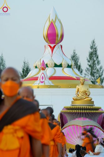ภาพ No.107981:พิธีต้อนรับพระธรรมยาตรา ในโครงการธรรมยาตรากตัญญูบูชา มหาปูชนียาจารย์ พระมงคลเทพมุนี(สด จนฺทสโร) พระผู้ปราบมาร อนุสรณ์สถาน 7 แห่ง ปีที่ 12 วันที่ 7 มกราคม พ.ศ. 2567 ณ อนุสรณ์สถานคลองบางนางแท่น  อ.สามพราน จ.นครปฐม