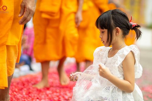 ภาพ No.128317:พิธีอัญเชิญพระบรมสารีริกธาตุ " ใจกลางเมืองนครหาดใหญ่ " เพื่อประดิษฐาน ณ มหารัตนเจดีย์สิริปทุมสวรรค์ (เจดีย์อริยพุทธะ 5 พระองค์) ศูนย์ปฏิบัติธรรมภาคใต้ อ.บางกล่ำ จ.สงขลา  วันที่ 9 มีนาคม พ.ศ.2567 (ชุดที่ 1)