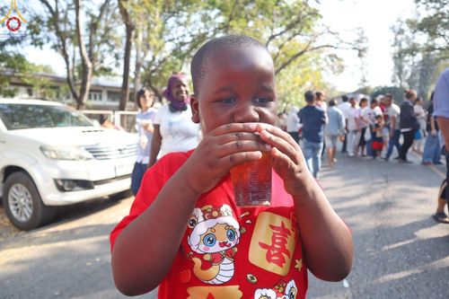 ภาพ No.193985:วัดพระธรรมกาย จัดงานวันเด็กแห่งชาติ ประจำปี พ.ศ.2568 ออกร้านอาหาร 200 ร้าน มอบของขวัญหลายหมื่นชิ้น วันที่ 12 มกราคม พ.ศ. 2568 วัดพระธรรมกาย อ.คลองหลวง จ.ปทุมธานี