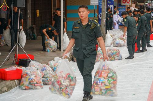 ภาพ No.146361:ตักบาตรพระ 1,384 รูป ทำบุญเมืองฝางครบรอบ 1,383 ปี ถวายเป็นพระราชกุศลแด่พระบาทสมเด็จพระเจ้าอยู่หัว เนื่องในโอกาสพระราชพิธีมหามงคล เฉลิมพระชนมพรรษา 6 รอบ 72 พรรษา วันเสาร์ที่ 27 กรกฎาคม พ.ศ.2567  ณ ถนนหน้าที่ว่าการอำเภอฝาง จ.เชียงใหม่