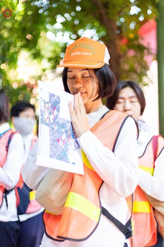 ภาพ No.117072:V.16 เป็นทีม การเตรียมงาน เก็บงาน การรับบุญของเจ้าหน้าที่หน่วยงานต่างๆ เพื่อโครงการธรรมยาตรา กตัญญูบูชามหาปูชนียาจารย์ พระมงคลเทพมุนี (สด จนฺทสโร) พระผู้ปราบมาร อนุสรณ์สถาน 7 แห่ง ปีที่ 12 ระหว่างวันที่ 2 - 31 มกราคม พ.ศ. 2567