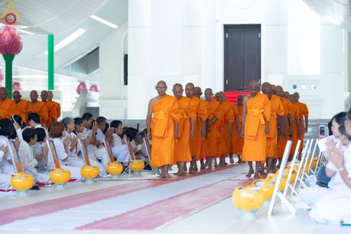 ภาพ No.199790:โครงการอุปสมบทหมู่บูชาธรรม 116 ปี คุณยายอาจารย์มหารัตนอุบาสิกาจันทร์ ขนนกยูง โครงการอุปสมบทหมู่ธรรมทายาท ระดับอุดมศึกษา รุ่นที่ 51 ภาคฤดูหนาว  ณ โบสถ์พระไตรปิฏก วัดพระธรรมกาย จ.ปทุมธานี  วันที่ 11 มกราคม พ.ศ. 2568 โดยมีพระครูปลัดรัตนวีรวัฒน์ เจ้าอาวาสวัด
