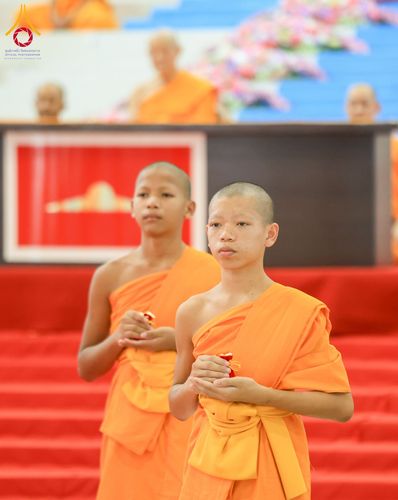 ภาพ No.237560:วันอาทิตย์ที่ 10 สิงหาคม พ.ศ.2568 พิธีมอบใบประกาศเกียรติคุณ โครงการสอบบาลี "ฉลองแชมป์" บูชาธรรม 80 ปี หลวงพ่อธัมมชโย ประจำปี 2568 และ พิธีมอบดวงแก้วสามเณรทรงบาลีไวยากรณ์ ณ สภาธรรมกายสากล วัดพระธรรมกาย ปทุมธานี