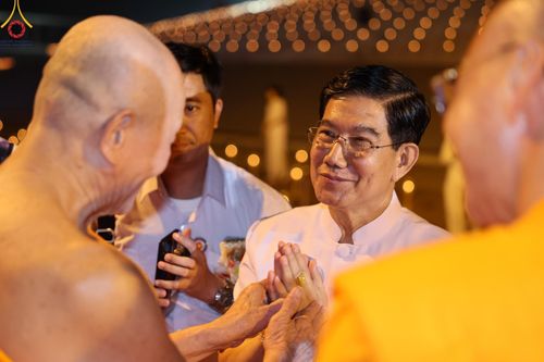 ภาพ No.125135:พิธีเวียนประทักษิณและจุดมาฆประทีป (ชุดที่ 2) ในวันมาฆบูชา เสาร์ที่ 24 กุมภาพันธ์ พ.ศ. 2567 ณ พระมหาธรรมกายเจดีย์ วัดพระธรรมกาย